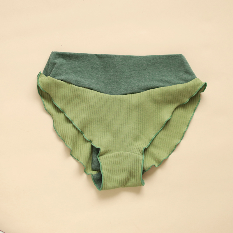 グリーンのサニタリーショーツ
