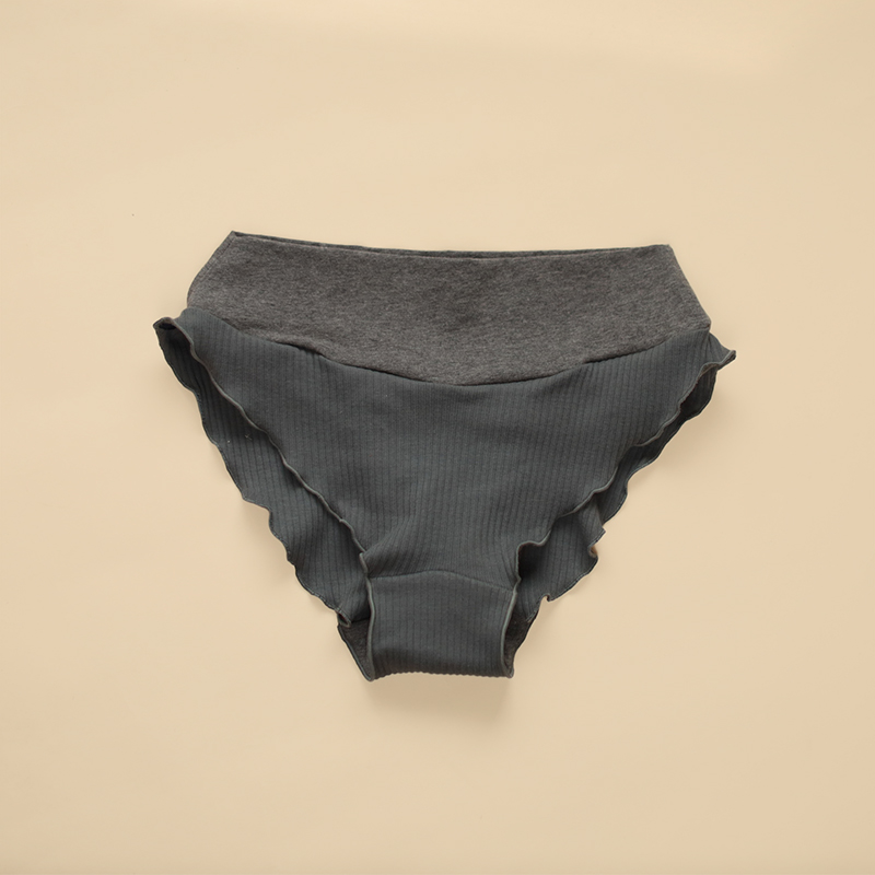 たまご色のサニタリーショーツ