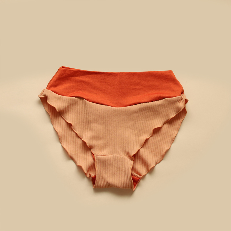 オレンジのサニタリーショーツ